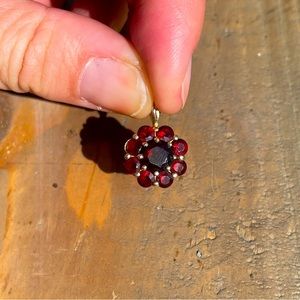 10k Gold & Garnet Flower Pendant